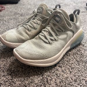 NIKE WALKING SHOES/JOYRIDE RUNNING